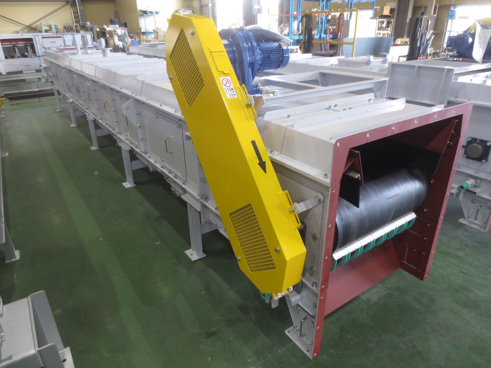 処理物養生コンベヤ（走行装置付き）