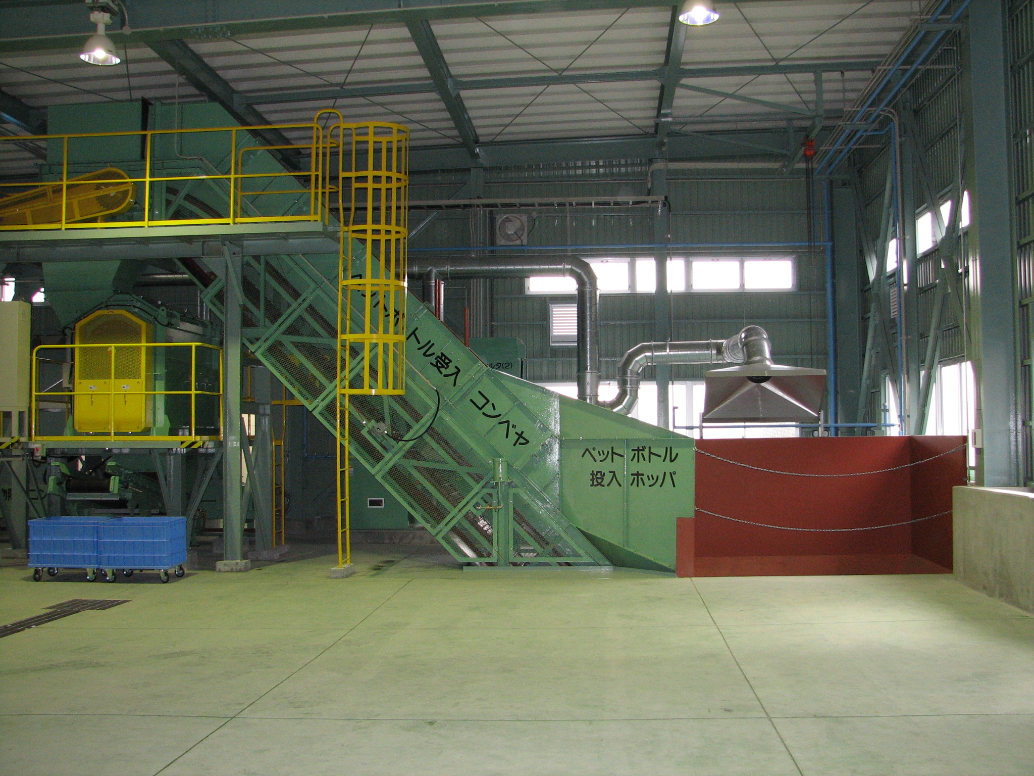 ペットボトル受入コンベヤ